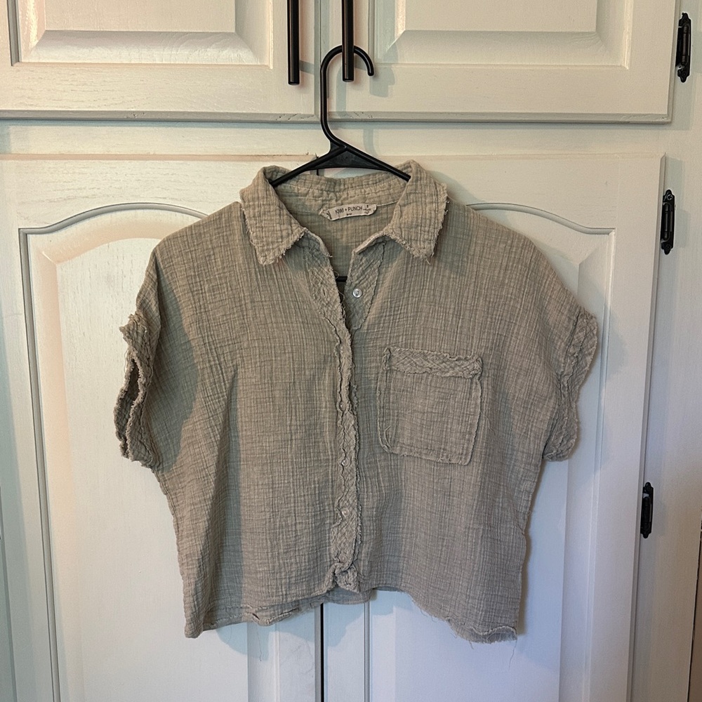 Casual Sage Green Short Sleeve Button-Up Shirt; Kiwi + Punch Small